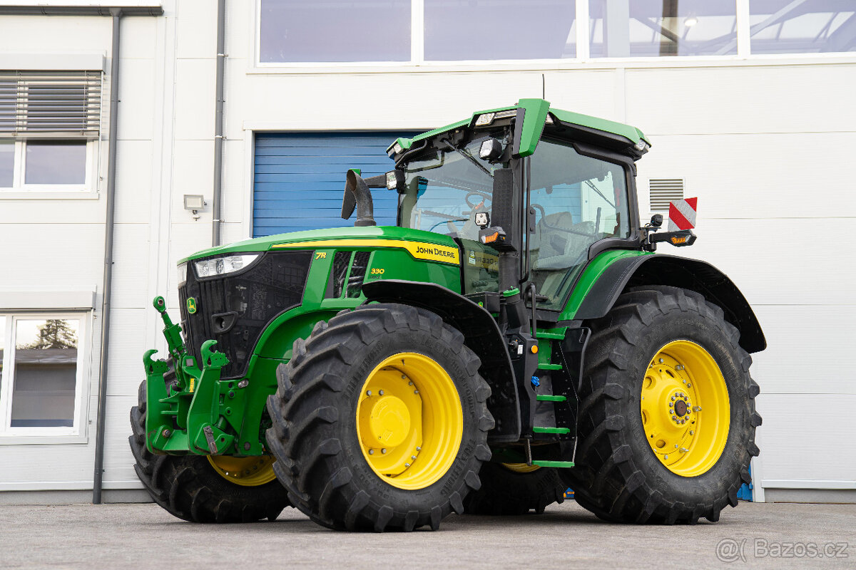 Traktor John Deere 7R 330 skladem