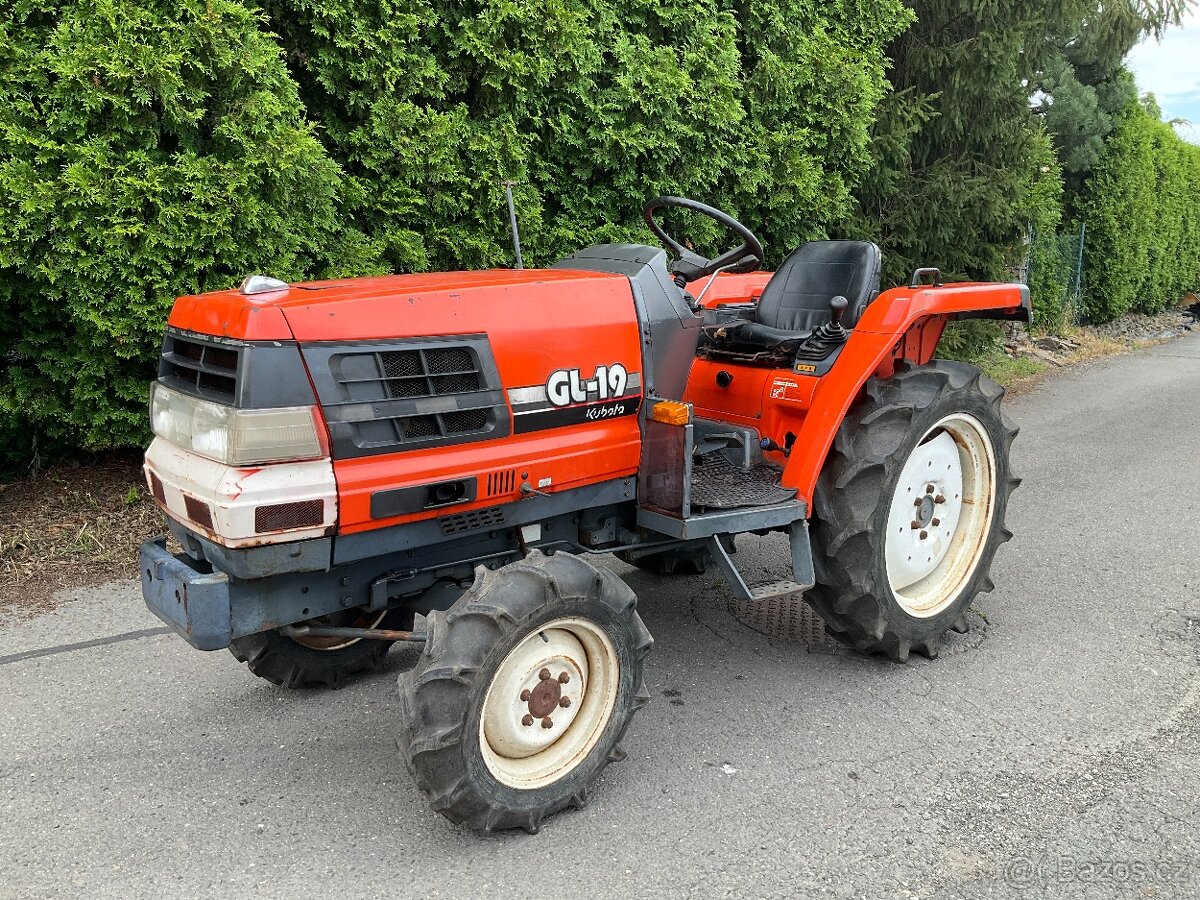 Japonský traktor Kubota GL-19, 19Hp