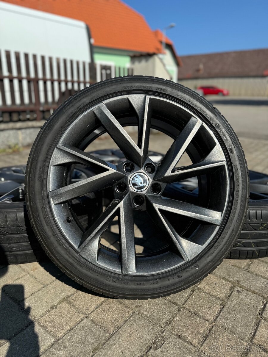 ORIGINÁL Alu Škoda Vega R19, 5x112 - TOP STAV