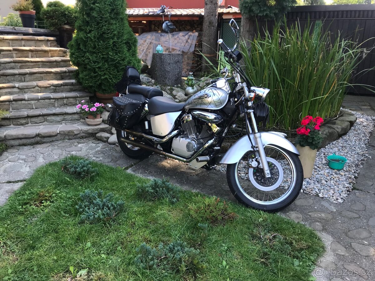 Suzuki VL 125 Intruder