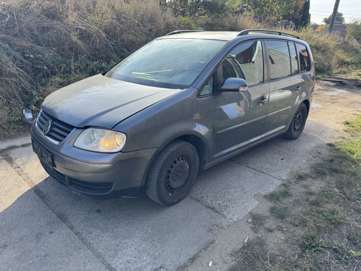 Volkswagen touran 2.0tdi 100kw AZV 6q manuál