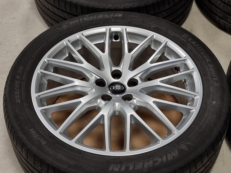 sada originál AUDI Q5 8x20" 5x112 ET39 s pneu 255/45 R20