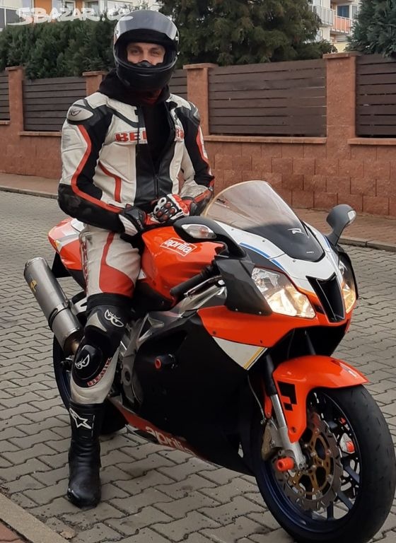 Aprilia RSV-1000 R