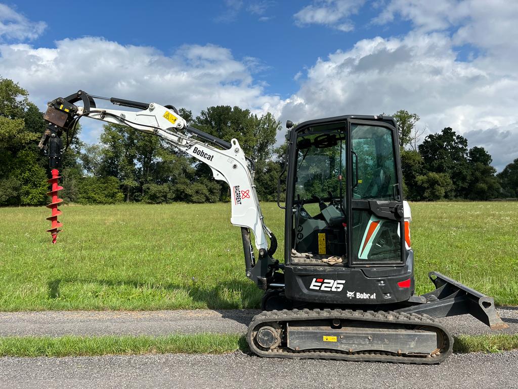 Půjčení/ pronájem bagrů Bobcat, JCB, Hitachi 1,6t - 4t