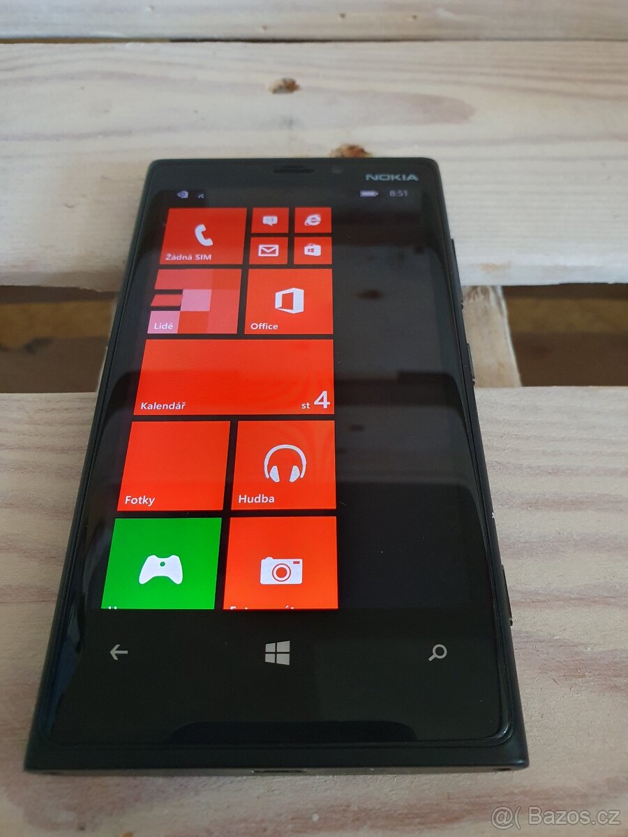 Pro sběratele Nokia Lumia 920, horší nabíjecí port.