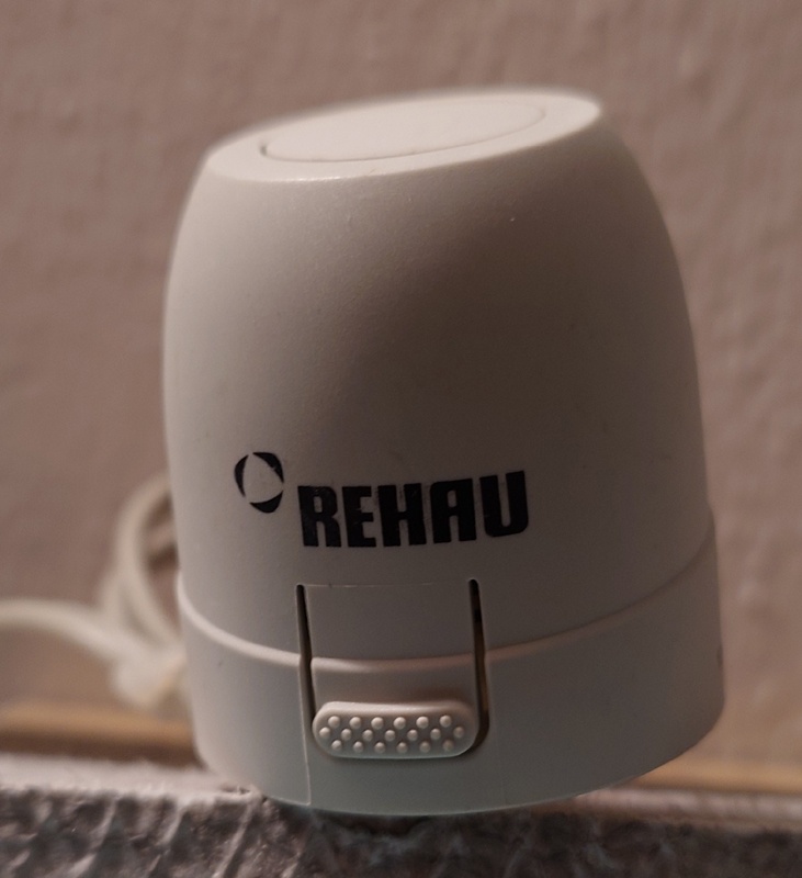 Termoelektrická hlavice Rehau 230V