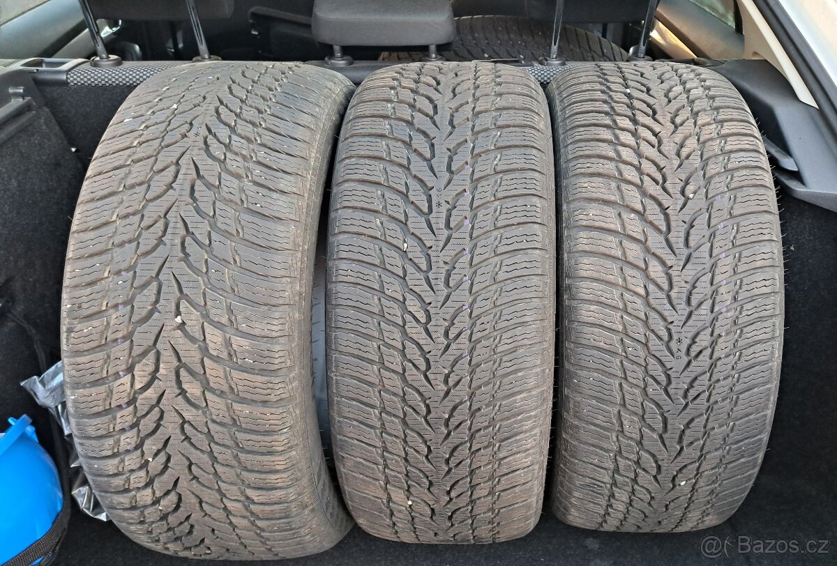 Zimní pneu Nokian WR Snowproof 235/50 R17 4ks, top stav