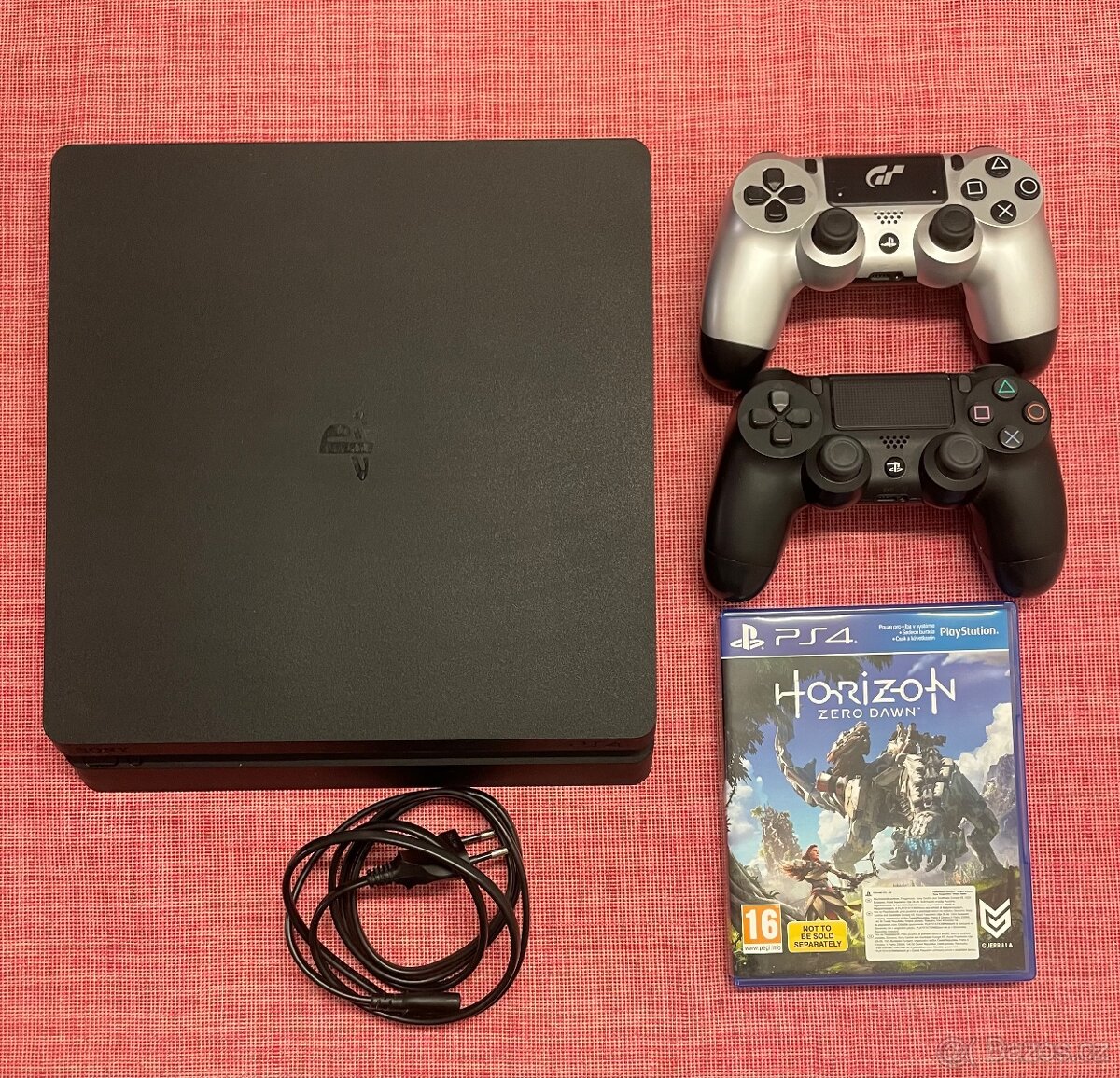 Playstation 4 Slim (1TB), 2x ovladač