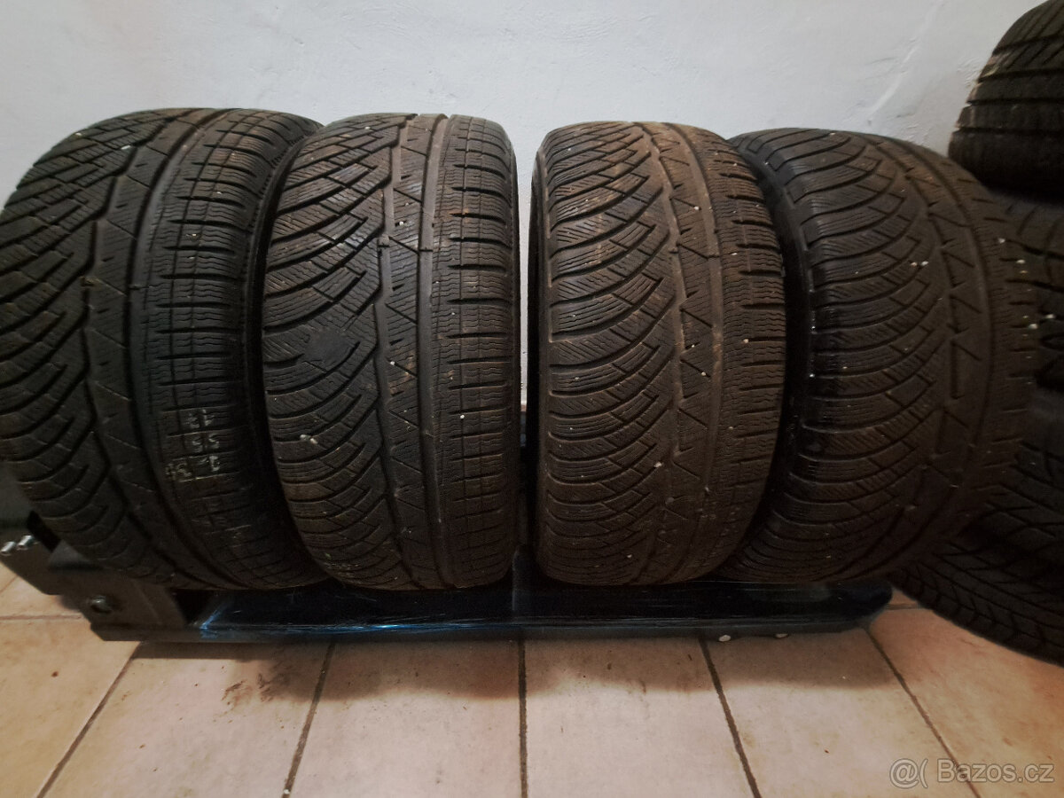 Prodám zimní pneu michelin 235/55 R17 103 V