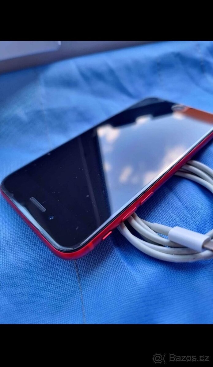 Jako nový iPhone SE 2020 + zabalený nabíjecí kabel