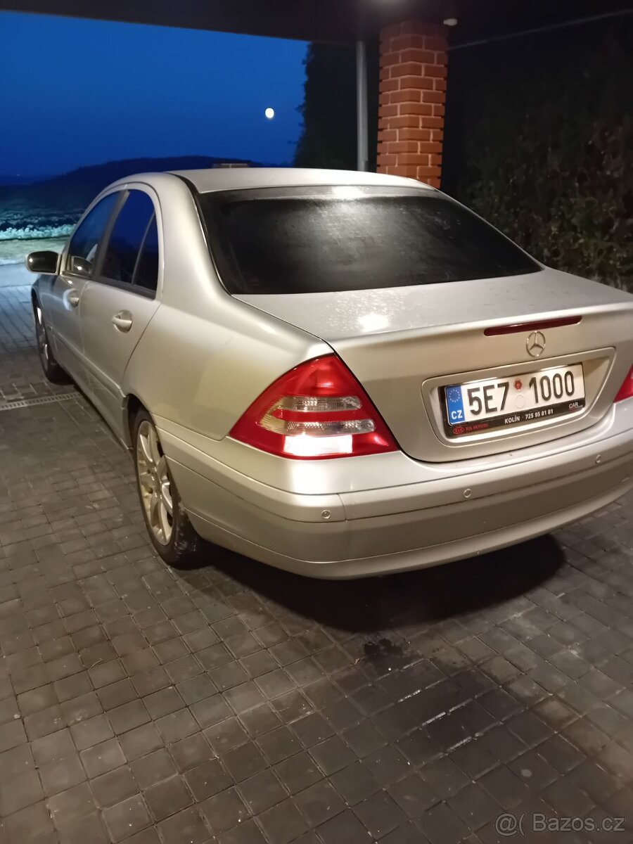 MERCEDES -BENZ C240