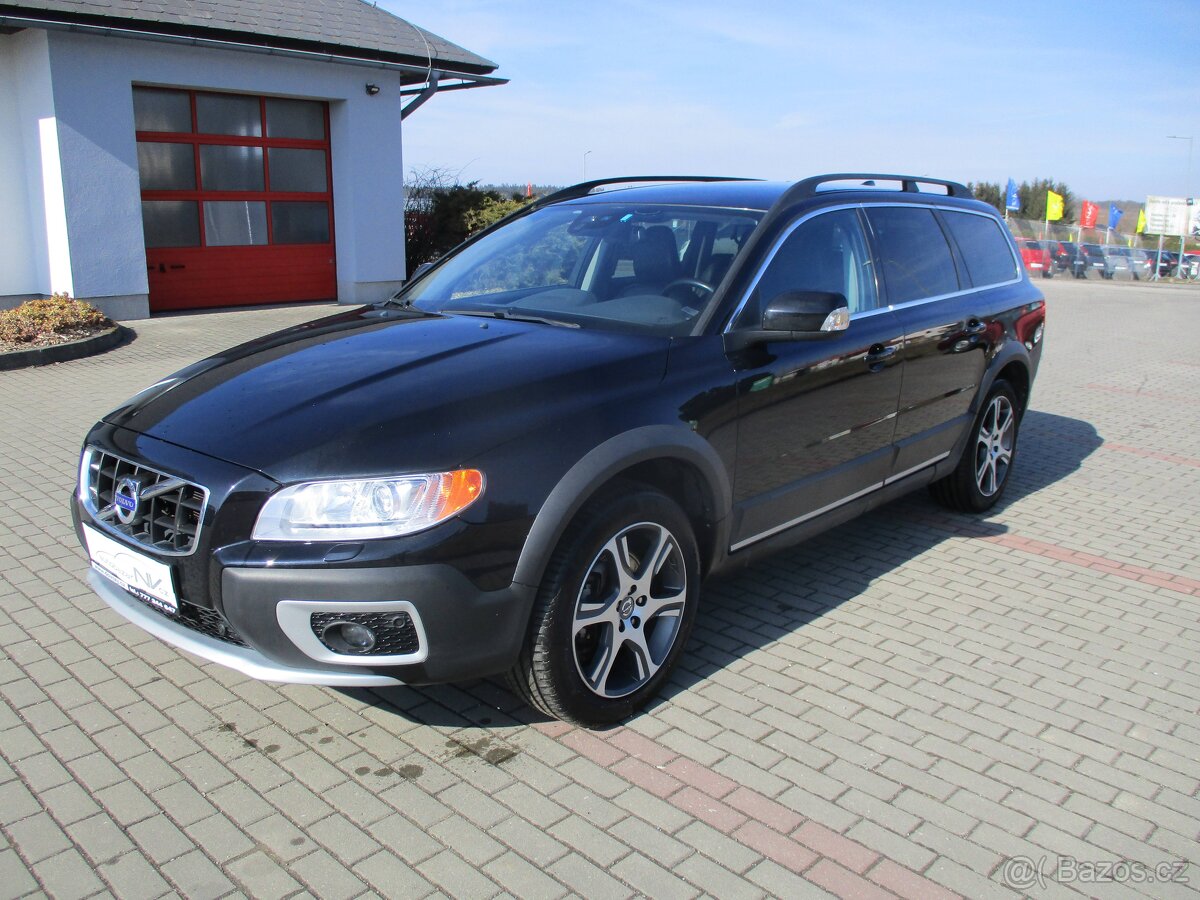 VOLVO XC70 2,4D5 158kw Geartronic Summum AWD 2012