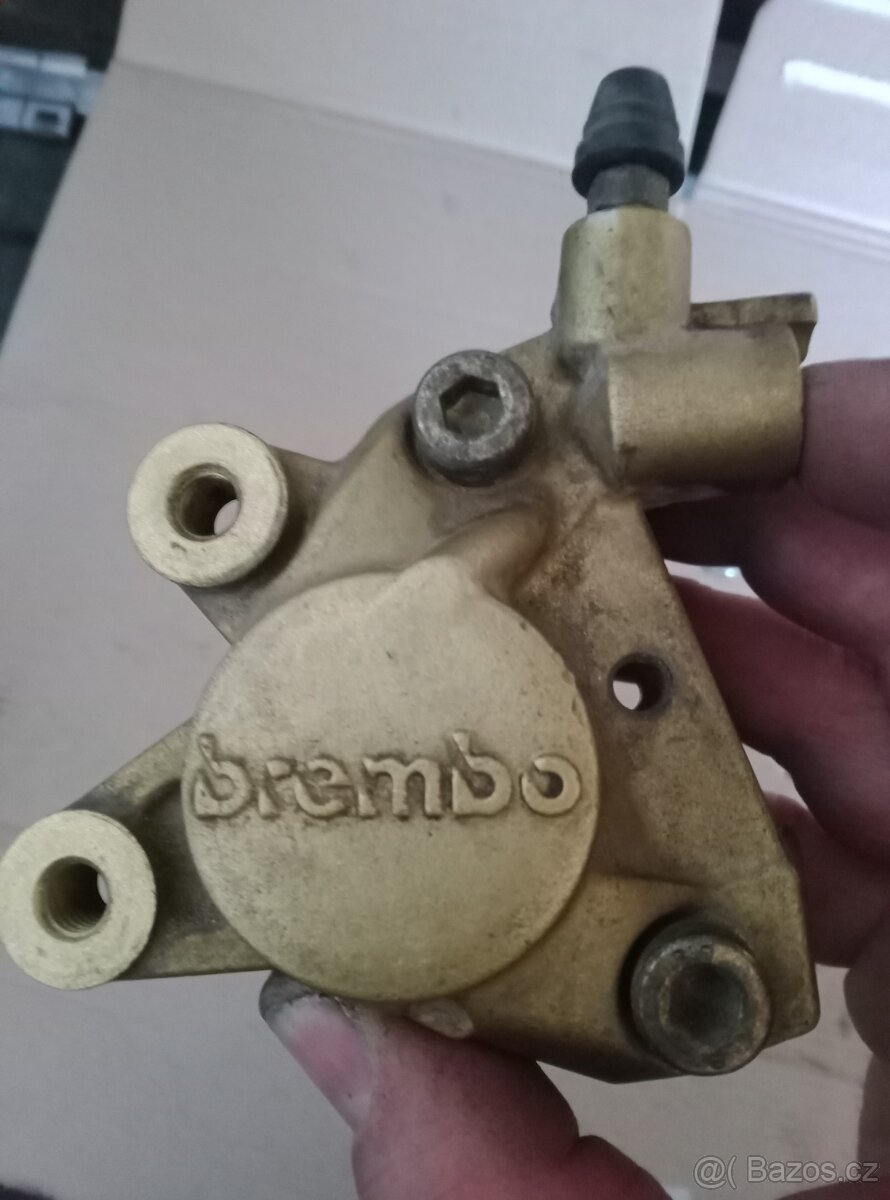 Brzdový třmen Brembo