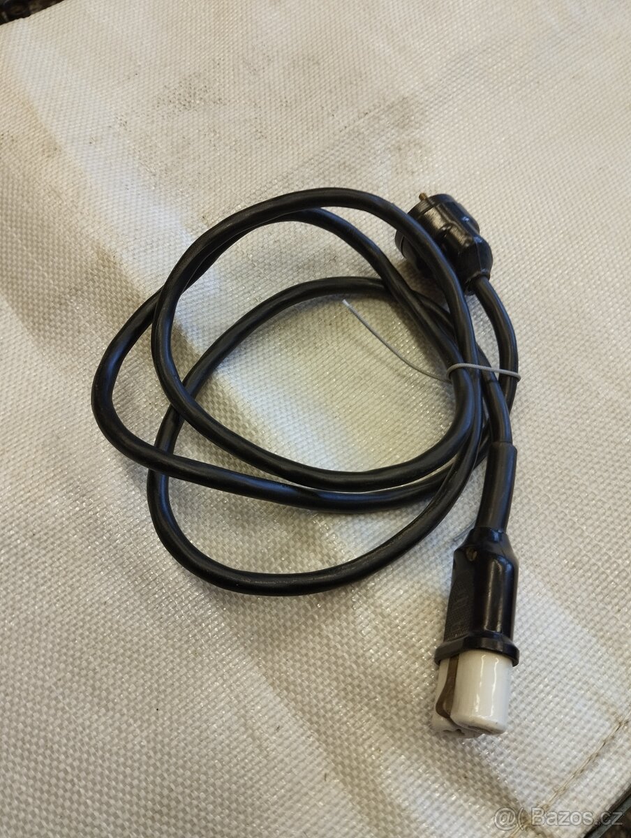 Kabel k remosce nebo vařiči....