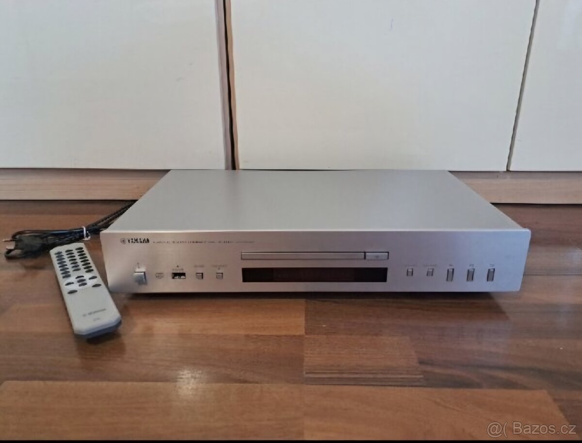 Přehrávač YAMAHA CD-S300