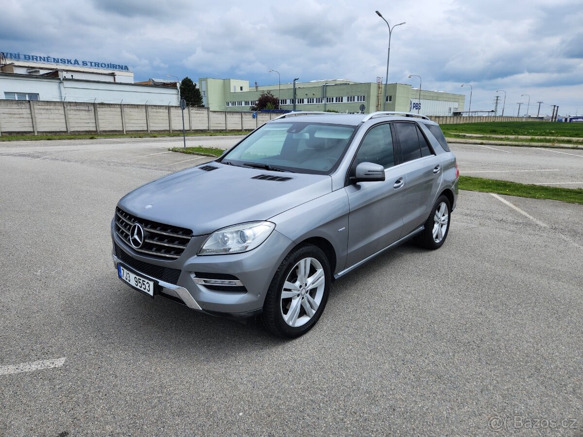 MB ML350 190kW 4x4 r. 2012 najeto 181.000km Tažné 3500kg