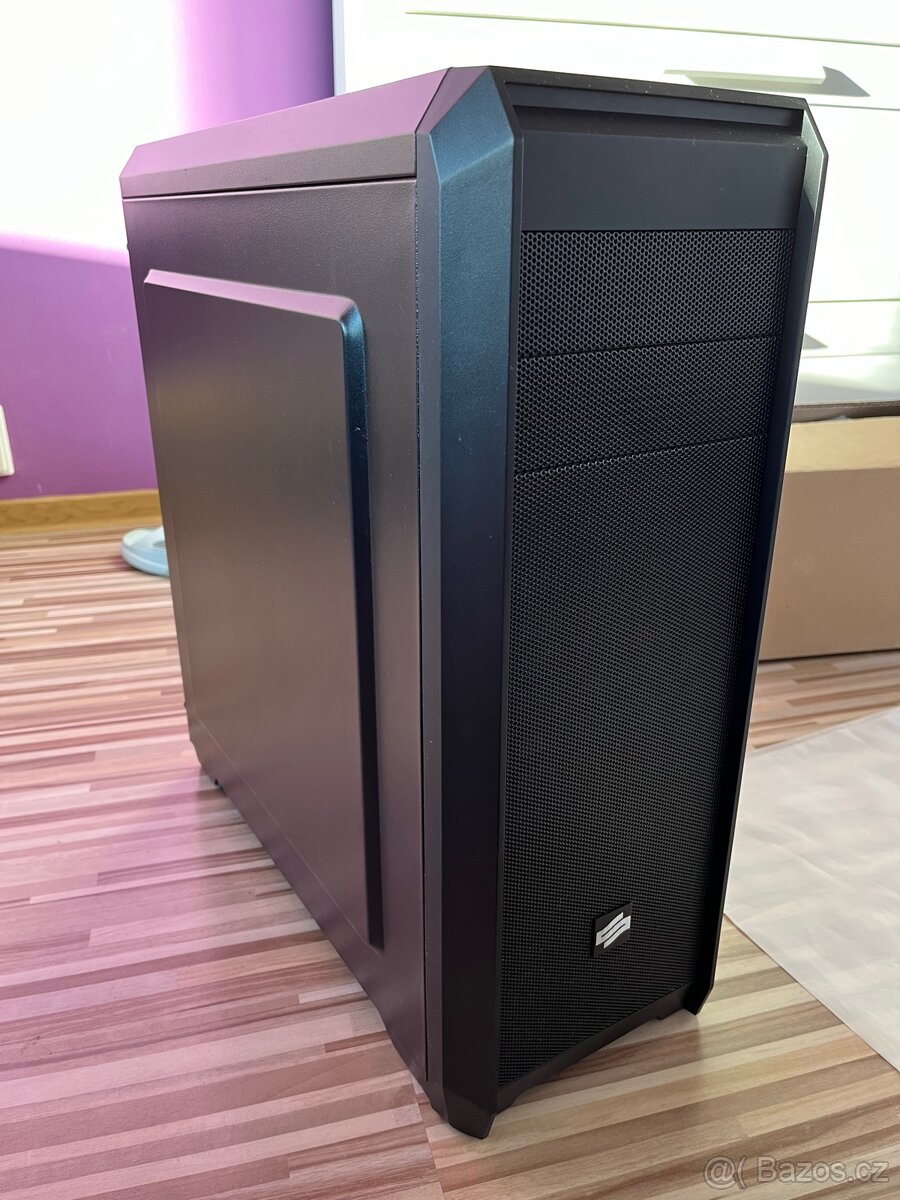 PC skříň včetně zdroje EVGA 500W