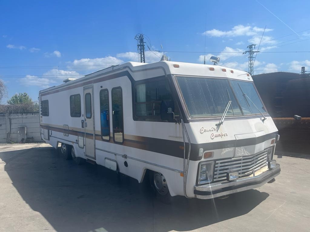 Americky camper karavan obytne auto Chevrolet rv 1989 s TP