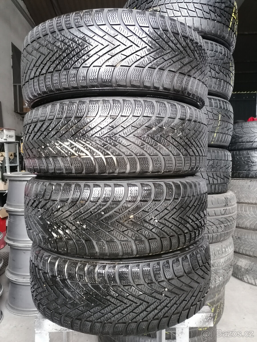 Zimní pneu = 205/55 R16 = PIRELLI