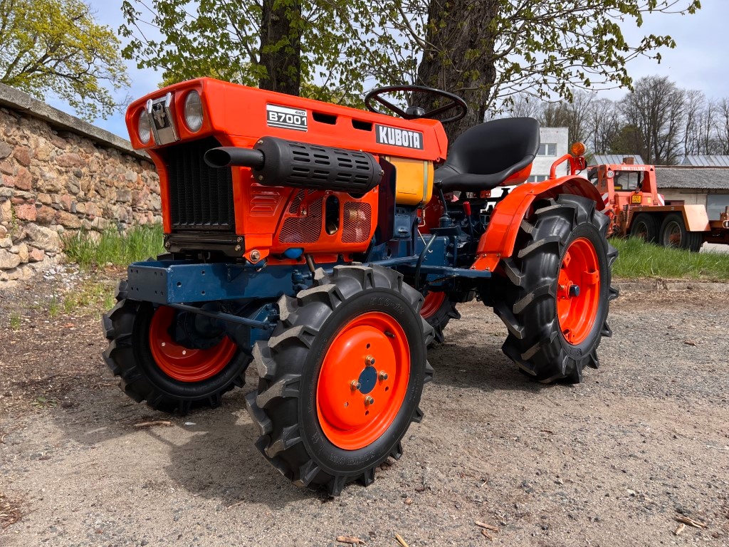 Japonský traktor Kubota B7001, profesionální repas