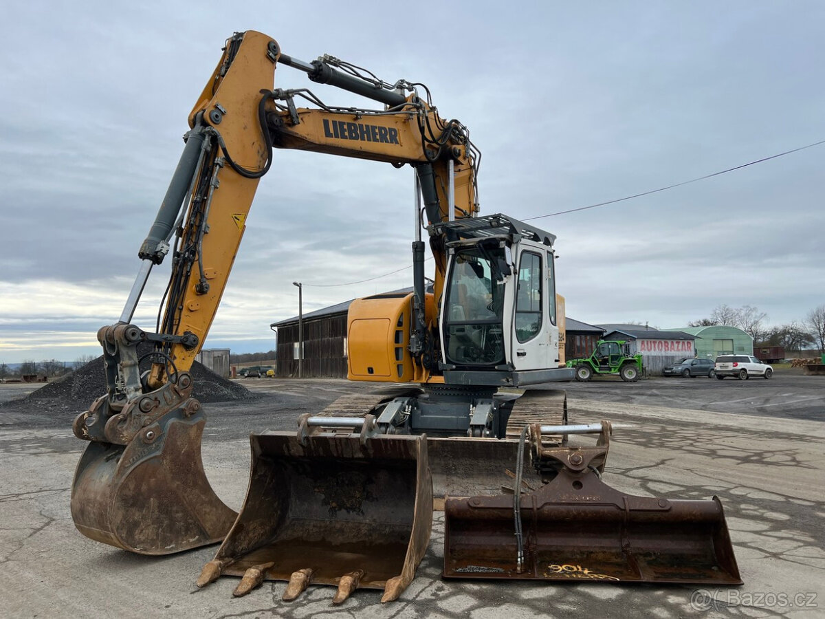 LIEBHERR R 924 COMPACT LITRONIC,ROK 2013