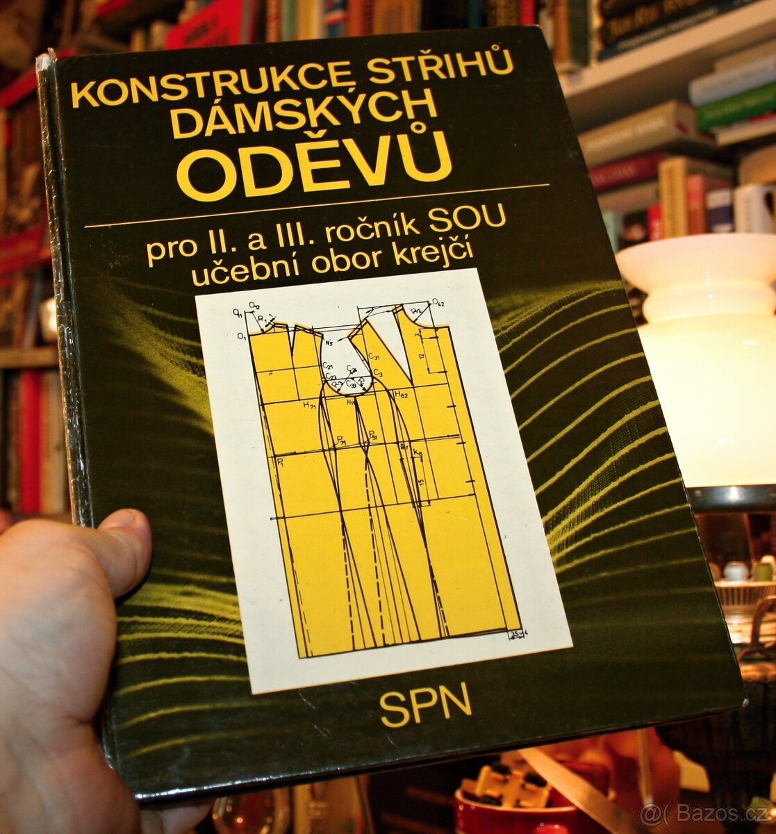 KONSTRUKCE STŘIHŮ DÁMSKÝCH ODĚVŮ - nejlevněji