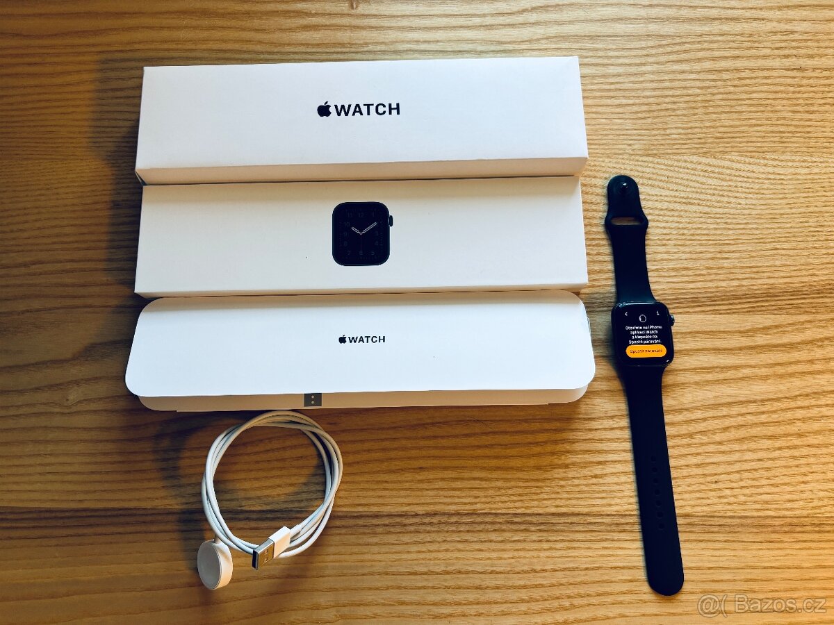 Hodinky Apple Watch SE 44mm Alu Black