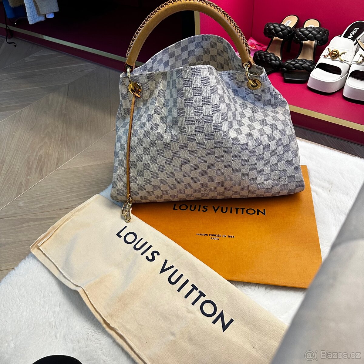 LOUIS VUITTON Artsy MM Damier Azur Canvas