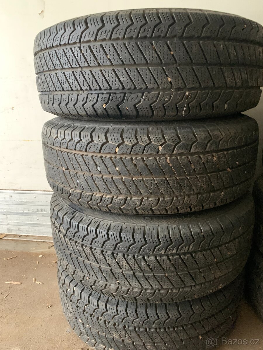 Prodám  zátěžové disky + zimní pneu 215/65 R15 C