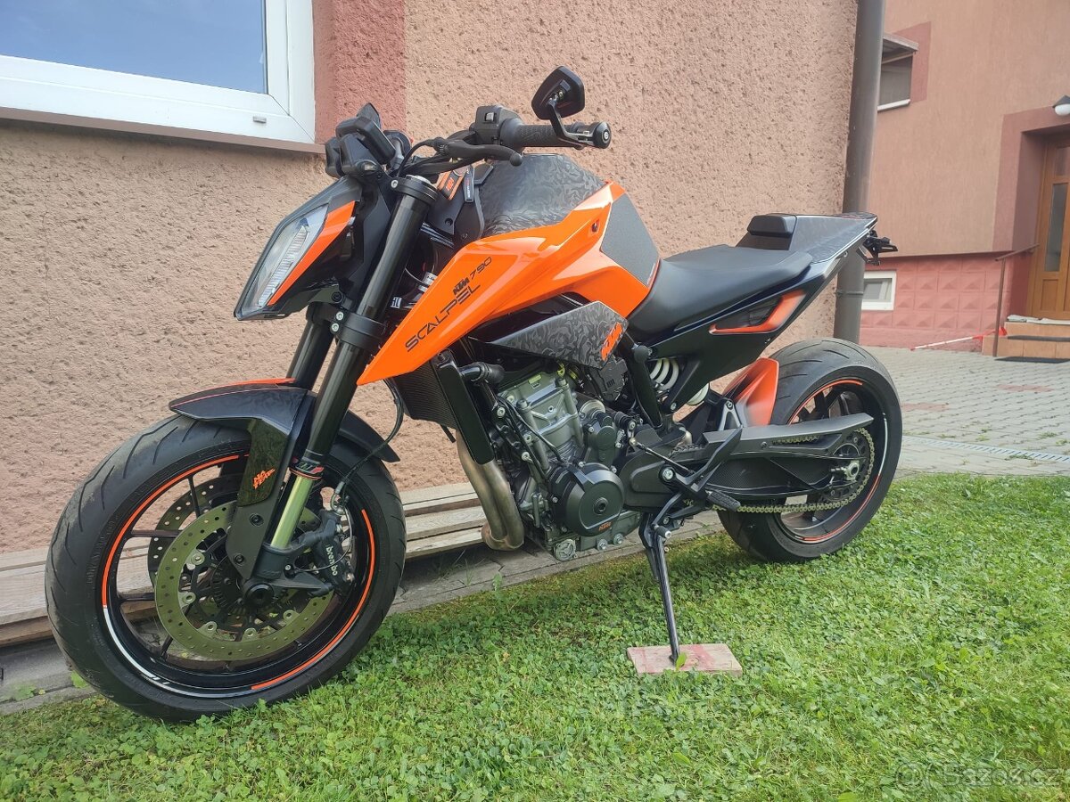 KTM Duke 790