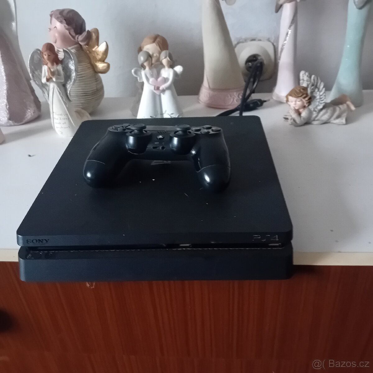 Prodám ps4 3000kč