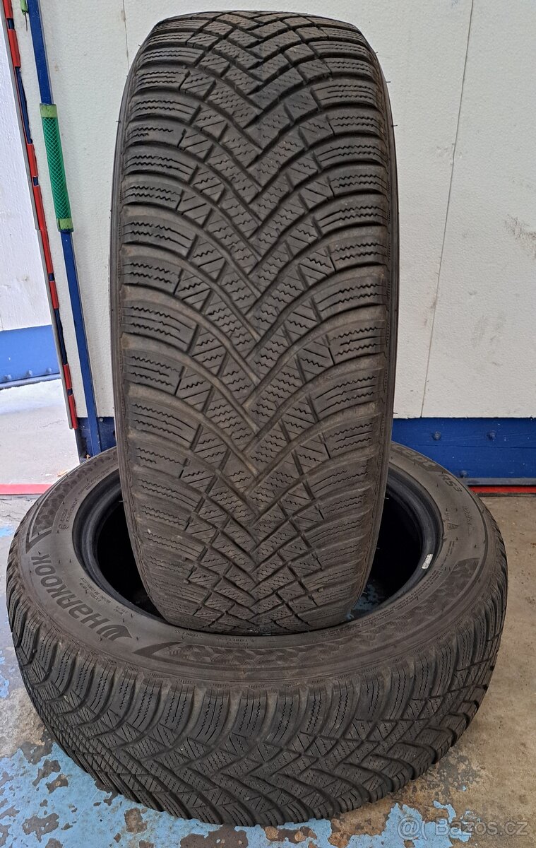 2x zimní pneu Hankook 215/55 R17, r.v. 2022