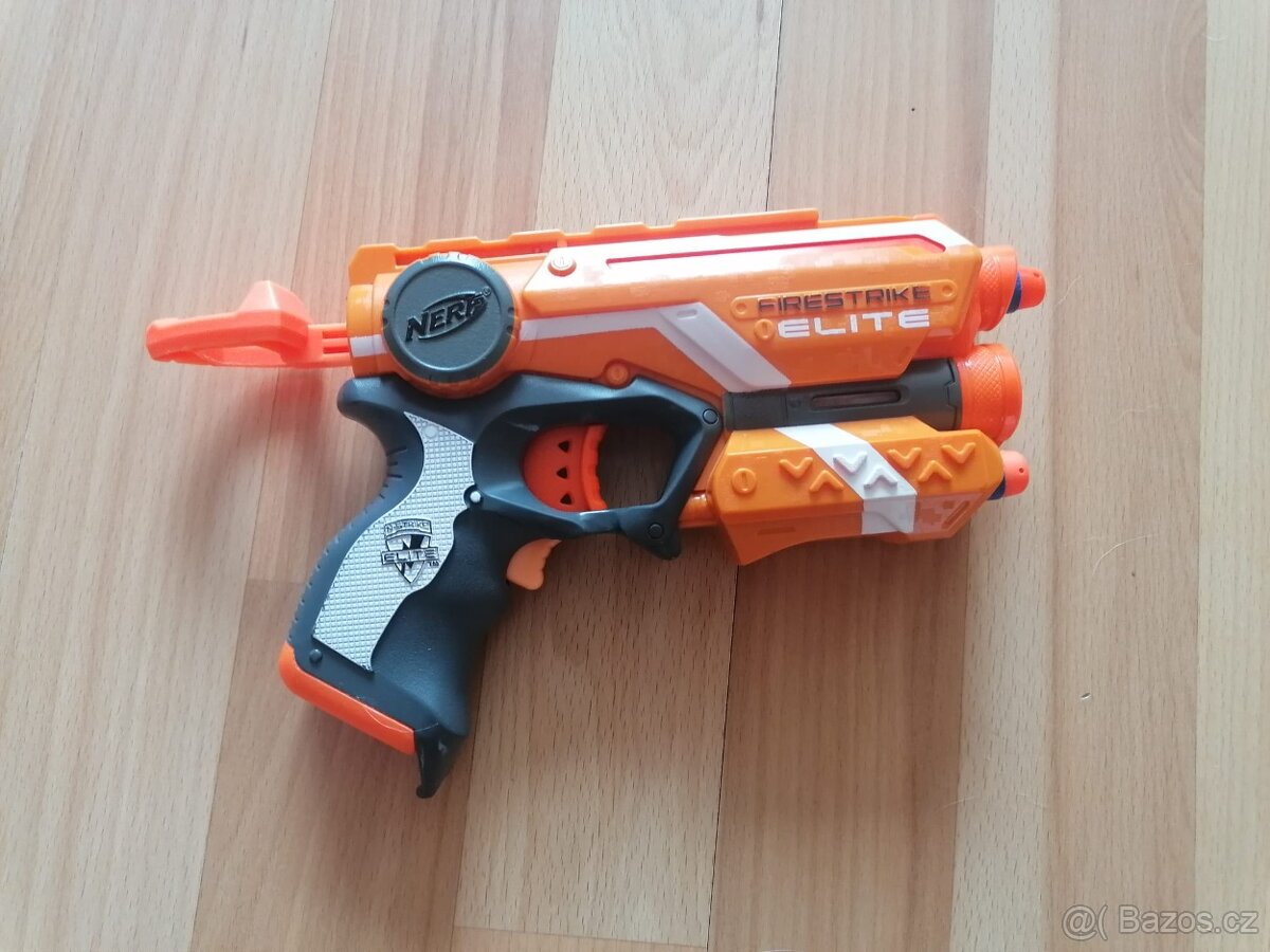 Nerf N-Strike Elite Firestrike + 3 náboje, pistole