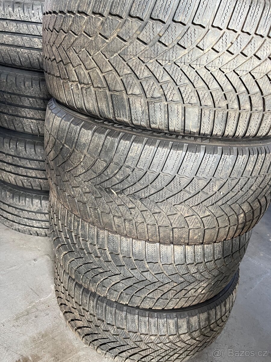 sada zimních pneu Bridgestone 235/45 R18