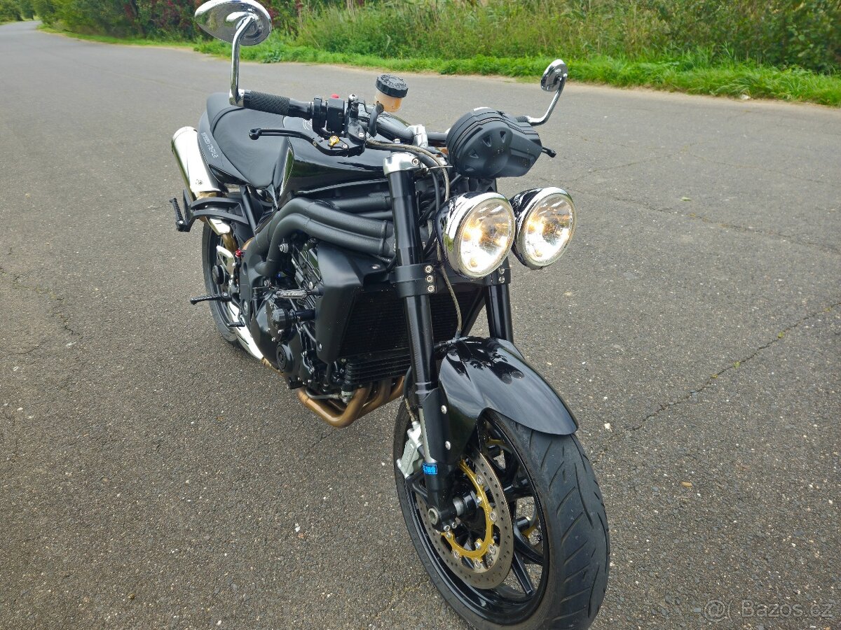 Triumph speed triple 1050