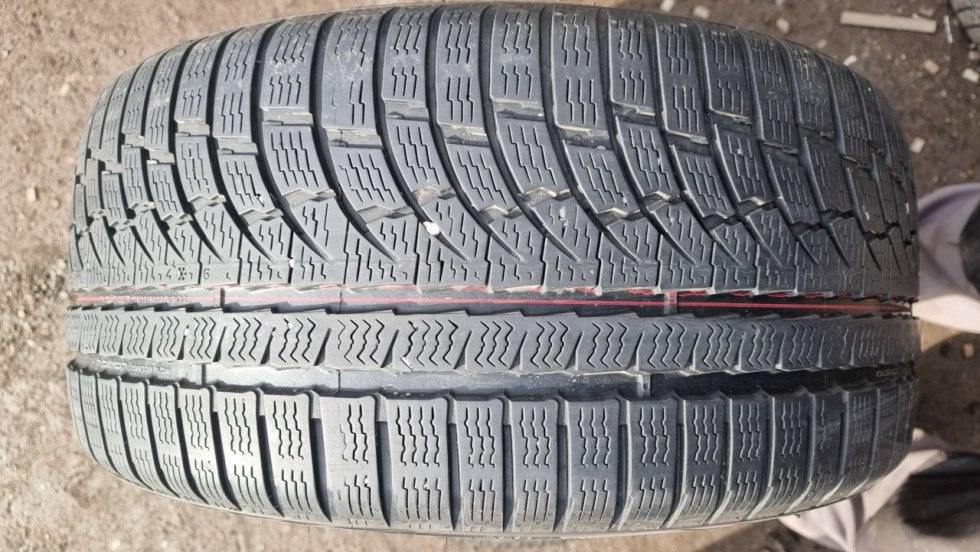 Zimní pneumatika 255/35/19 Nokian