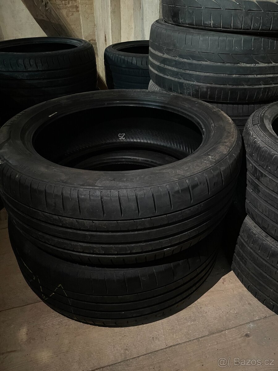 Letní 2ks pneu Pirelli 235/50 R20 - možnost montáže