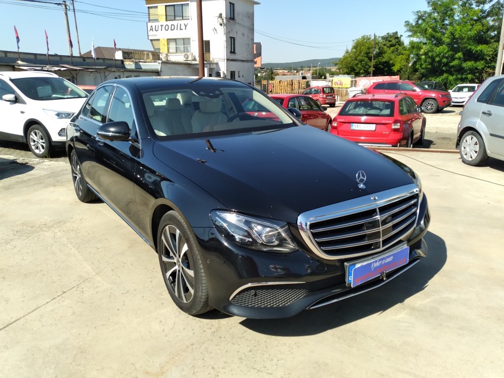 MERCEDES BENZ E450 3.0 AMG 4MATIC PANORAMA 1.MAJITEL,ČR