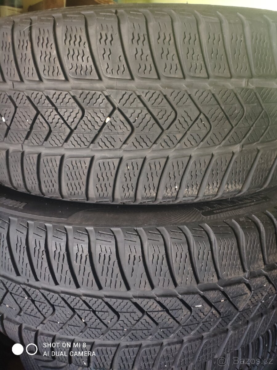 Prodej 2ks zimní pneu PIRELLI 215/50 R18