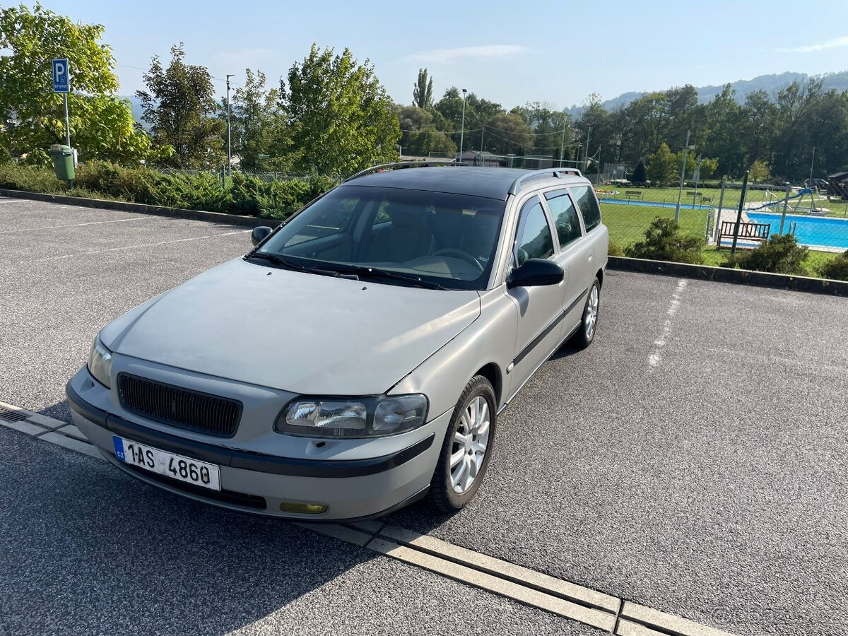 Volvo V70 2.4d D5 120kw rok 2003