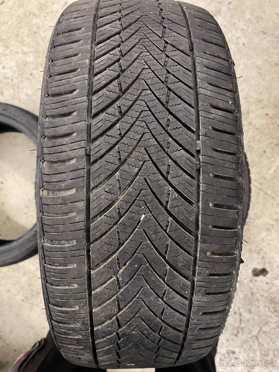 205/40 R17 celorocni