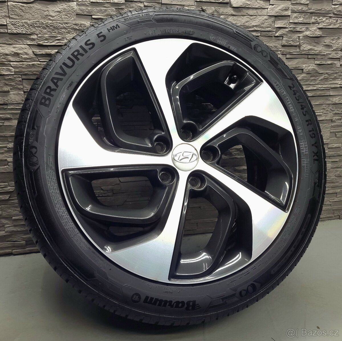 19" Originál Hyundai Tuscon 5x114,3 letní pneu 7-7,5mm