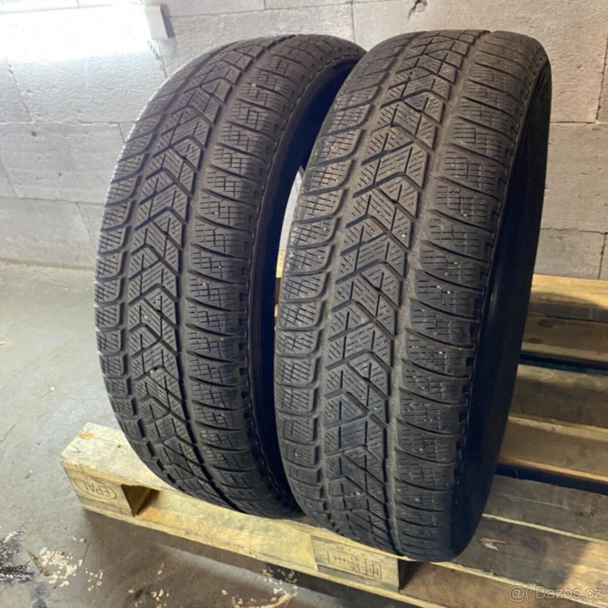 Zimní pneu 215/65 R17 99H Pirelli 5-5,5mm