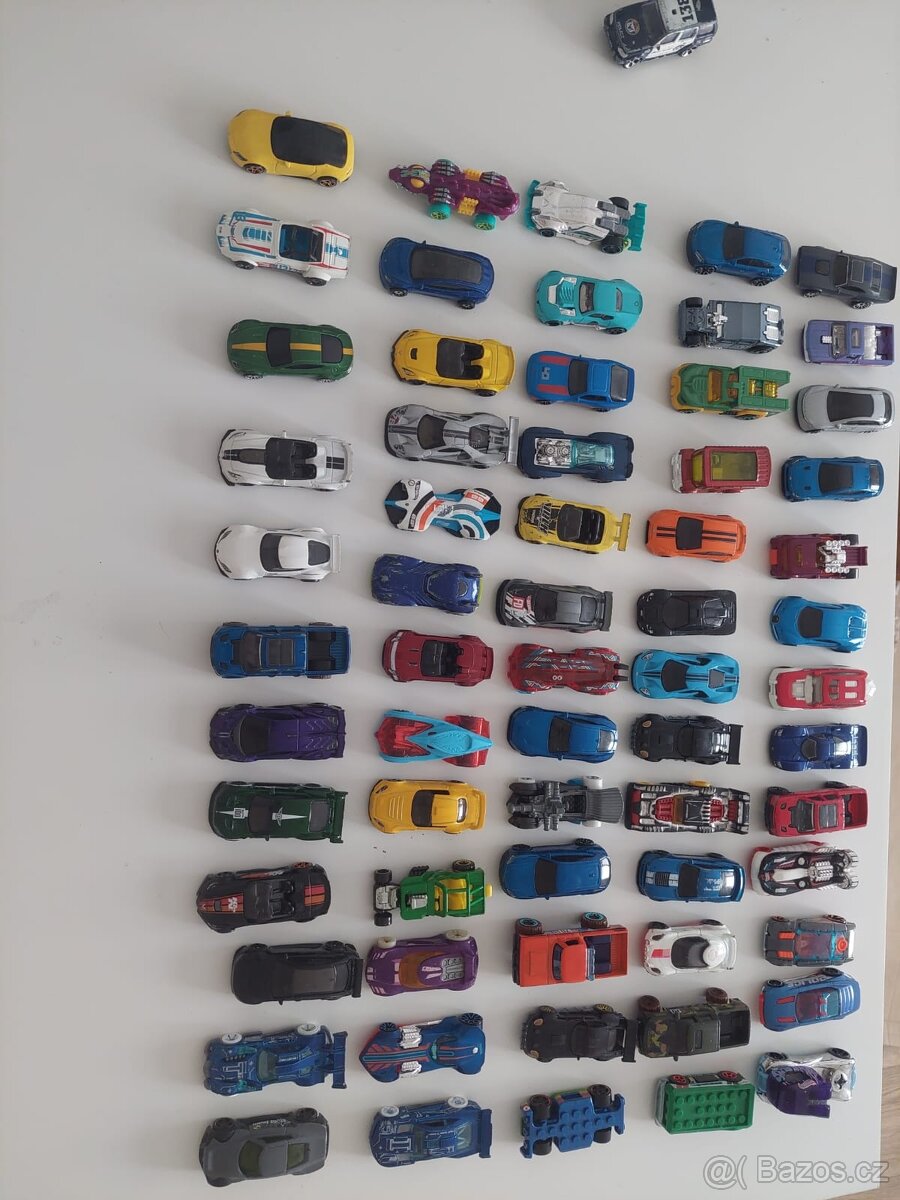 autíčka Hot Wheels