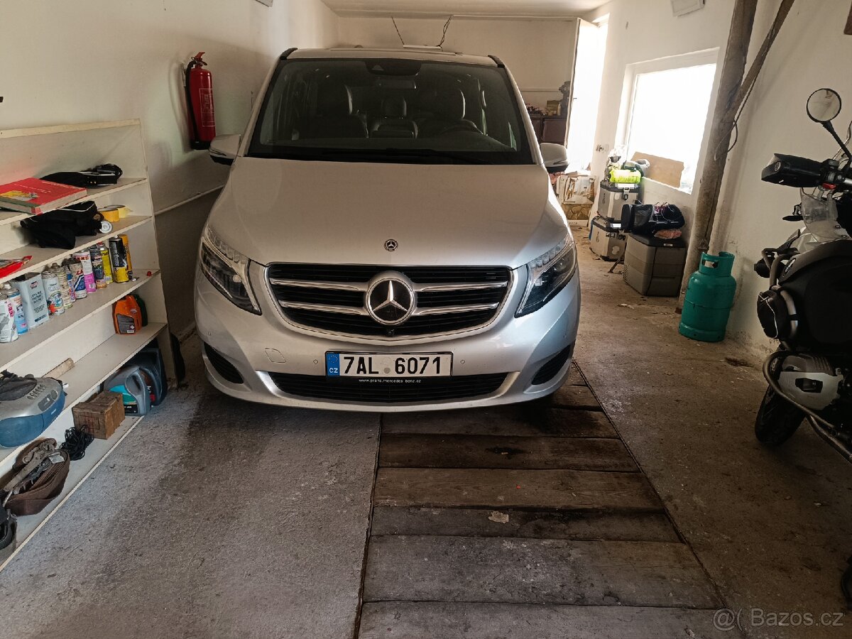 Mercedes V první majitel.