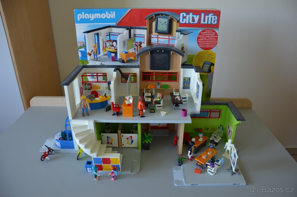 Playmobil 9453 - Velká škola s vybavením