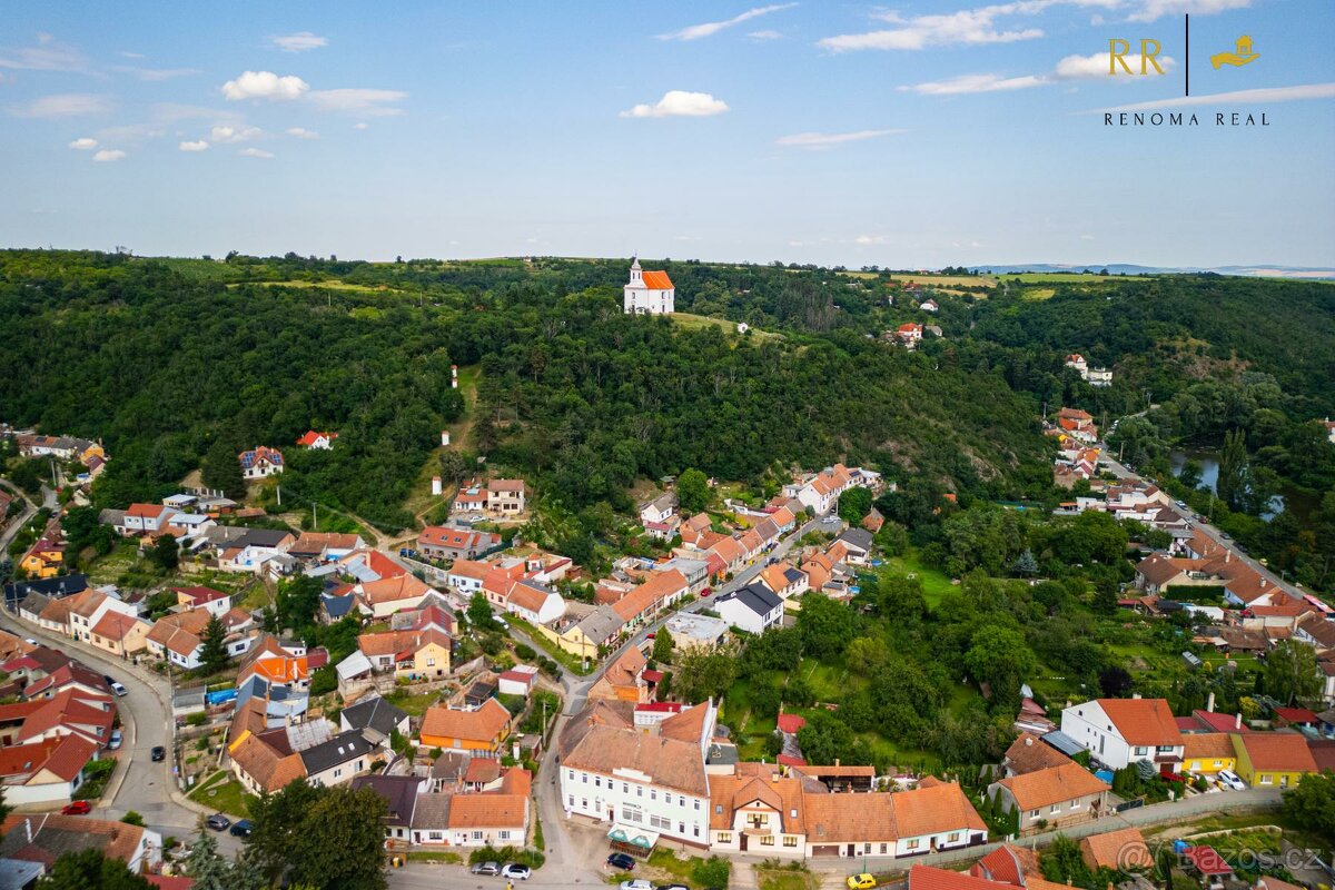 Prodej stavebního pozemku se stavebním povolením na RD 5+kk 