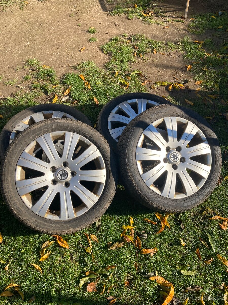 Originální alu sada Škoda 5x112, pneu Nokian, Superb II