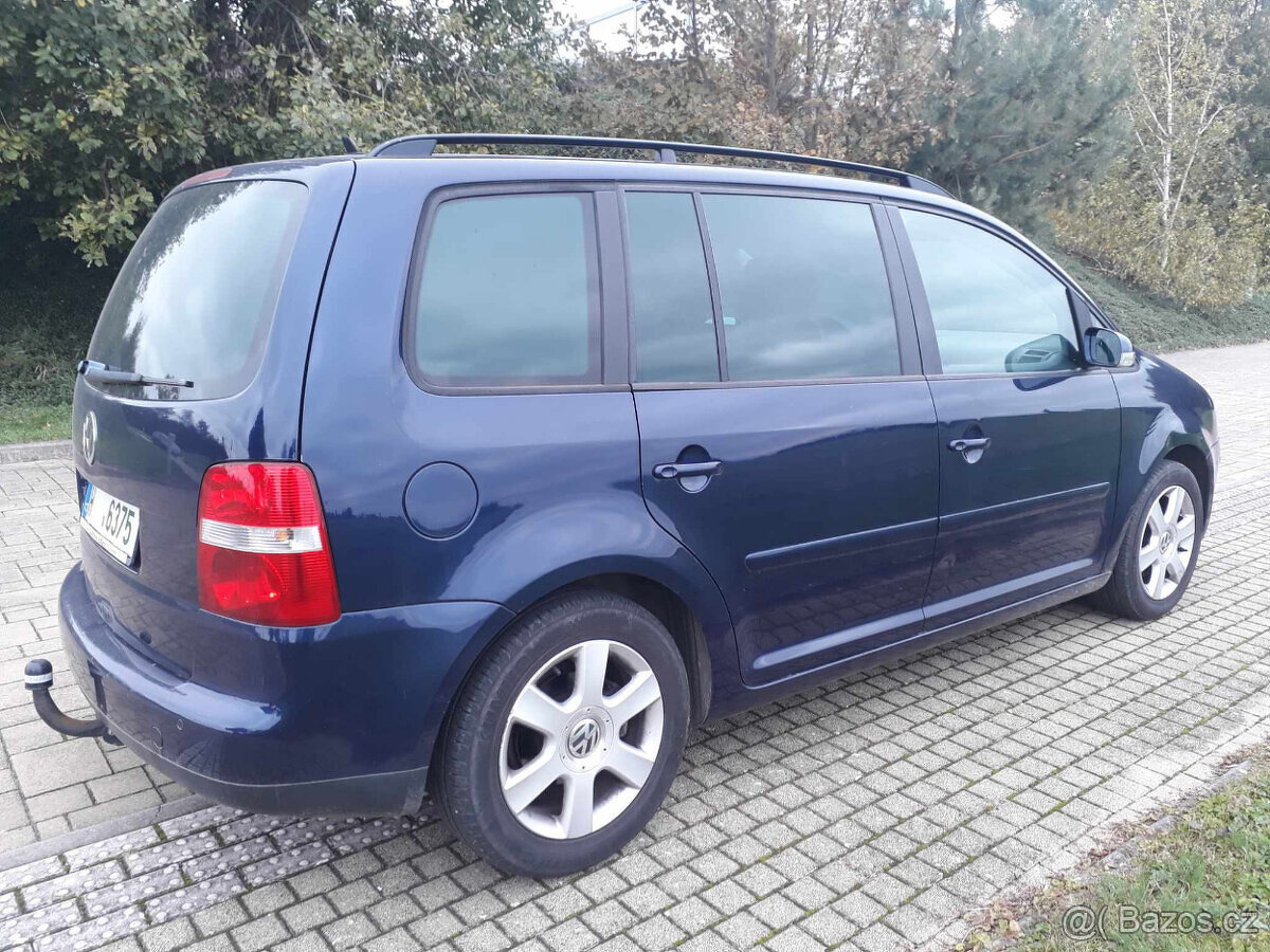 Volkswagen Touran 7 místný,2.0.16V