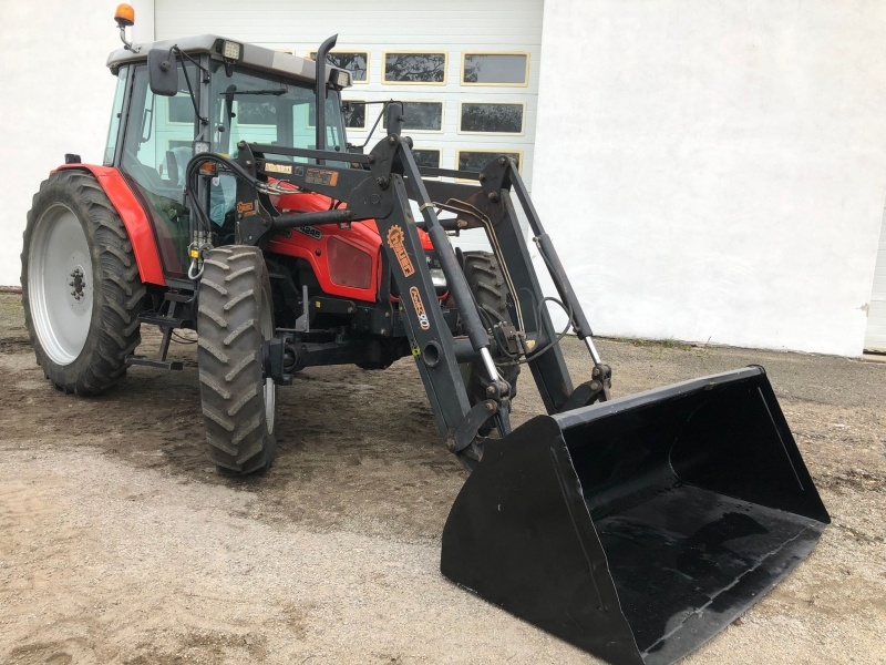 Traktor Massey Ferguson 4245 PS 24x24 s čelním nakladačem